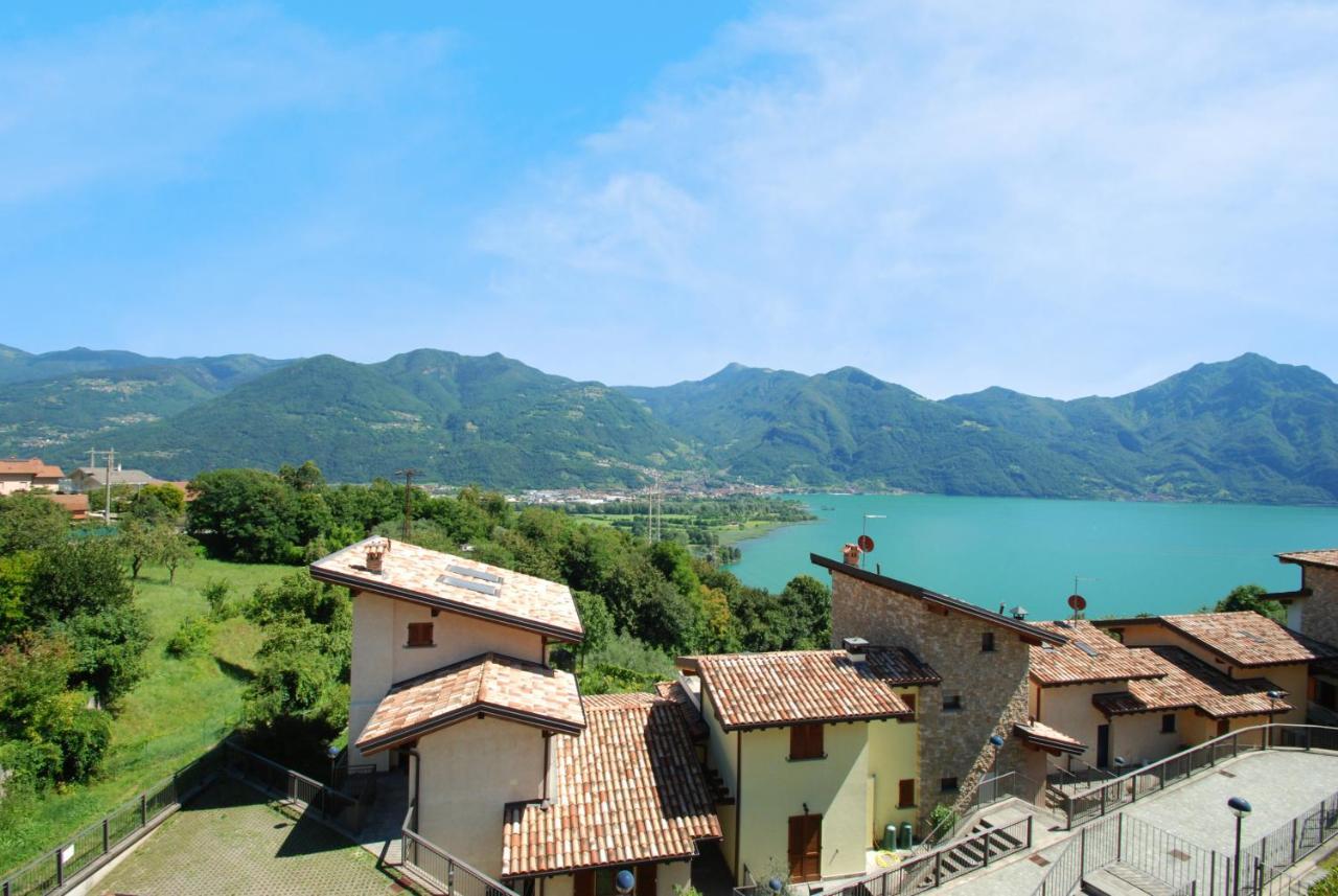 Iseo Lake Villa Con Vista Lago E Piscina Costa Volpino Exterior photo