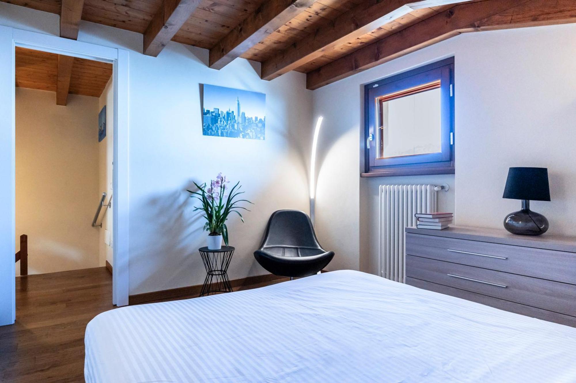 Iseo Lake Villa Con Vista Lago E Piscina Costa Volpino Exterior photo