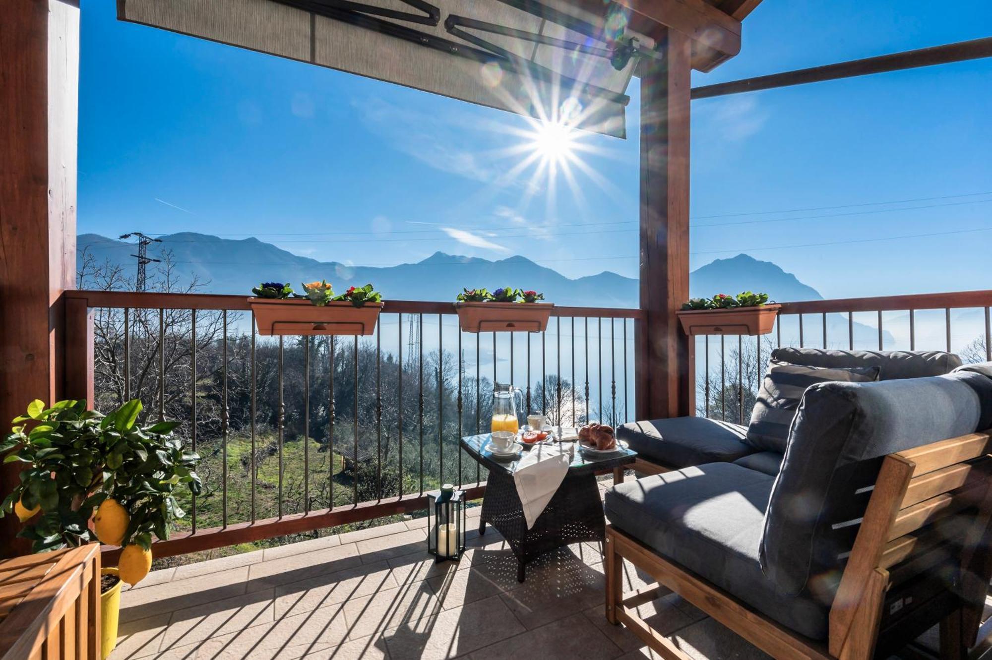 Iseo Lake Villa Con Vista Lago E Piscina Costa Volpino Exterior photo